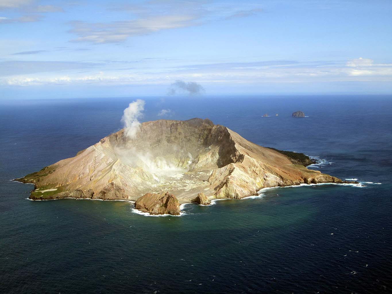 The Big Voyage » Blog Archive » NZ North Island – Day 7 – White Island